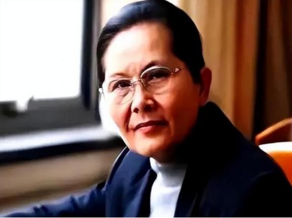 我国顶尖半导体教授李爱珍，申请中科院院士被淘汰，不料2007年，她竟然摇身一变成