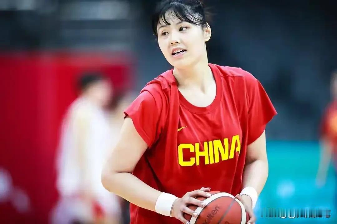 中国女篮在未来能否战胜美国女篮?先泼个冷水，现在中美女篮的硬实力差距其实还摆在