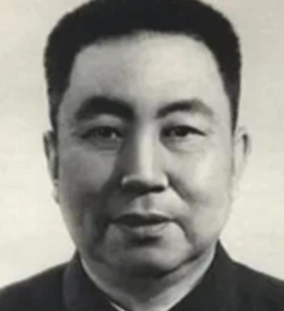 毛主席钦点“最老实的人”，为何做出违背遗愿的重大决定？