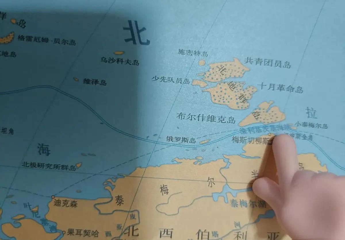 中欧班列堵在路上，中国盯上了北极航线。可北极不是免费高速，是俄罗斯的收费通道，