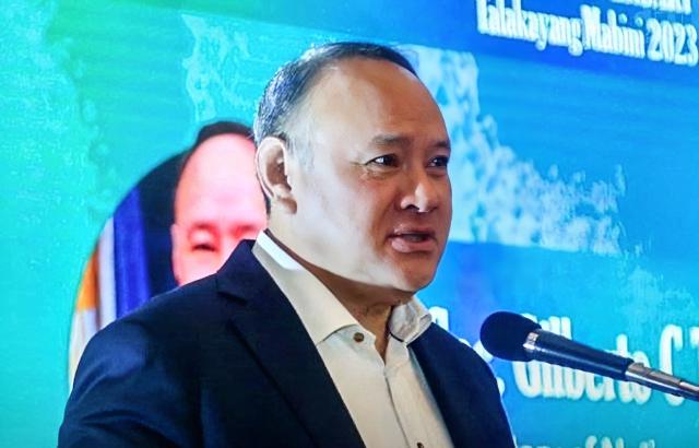菲律宾主动找中国。7月19日，根据菲律宾方面透露，第59届东盟外长会及外长会后系