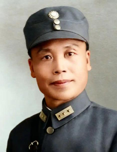 李宗仁晚年亲口说破惊人内情：红军万里长征能够成功转移，蒋介石当居一半之功。重兵数