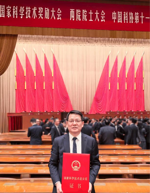 西安建筑科技大学的王快社副校长，一个月前刚刚捧回国家科技进步二等奖，为学校争了大