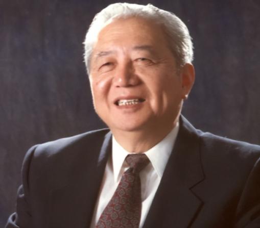 2001年，美国将一批淘汰的机器高价卖给中国，导致我国亏损好几亿，就在美国准备看