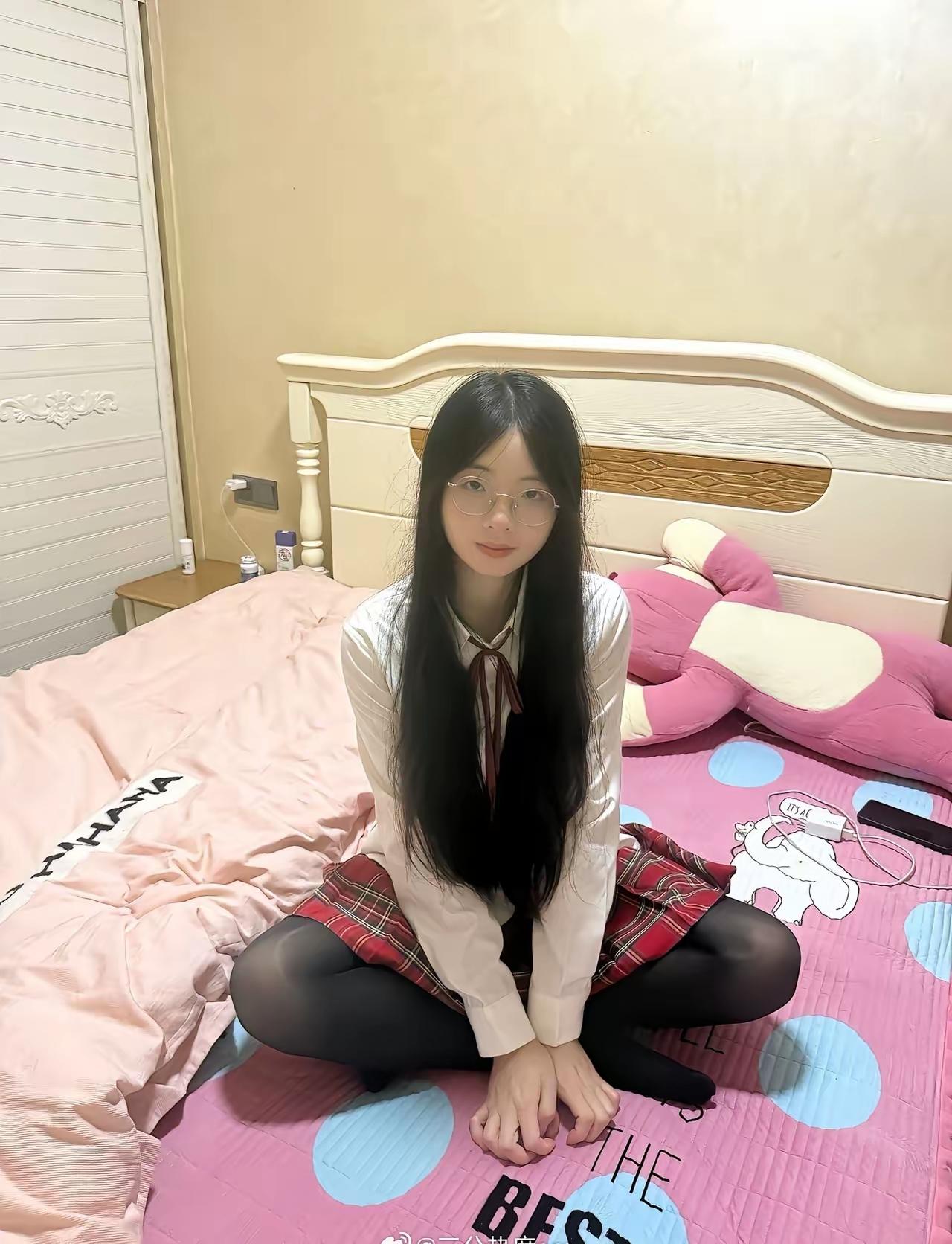 她的微表情想表达什么？？