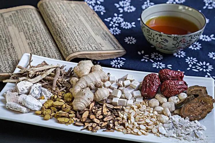 简单讲讲“精不足”的调理“精不足”的人只看眼睛就知道就知道没有“神”丢了。