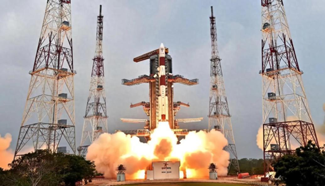 印度为了压中国一头，赶在中国发射火箭前一天的1月12日，发射了印度的一箭十六星火