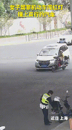 干的漂亮！上海一女外卖员闯红灯被撞翻，狡辩道：“他开的太快了，才把我撞倒了！”，