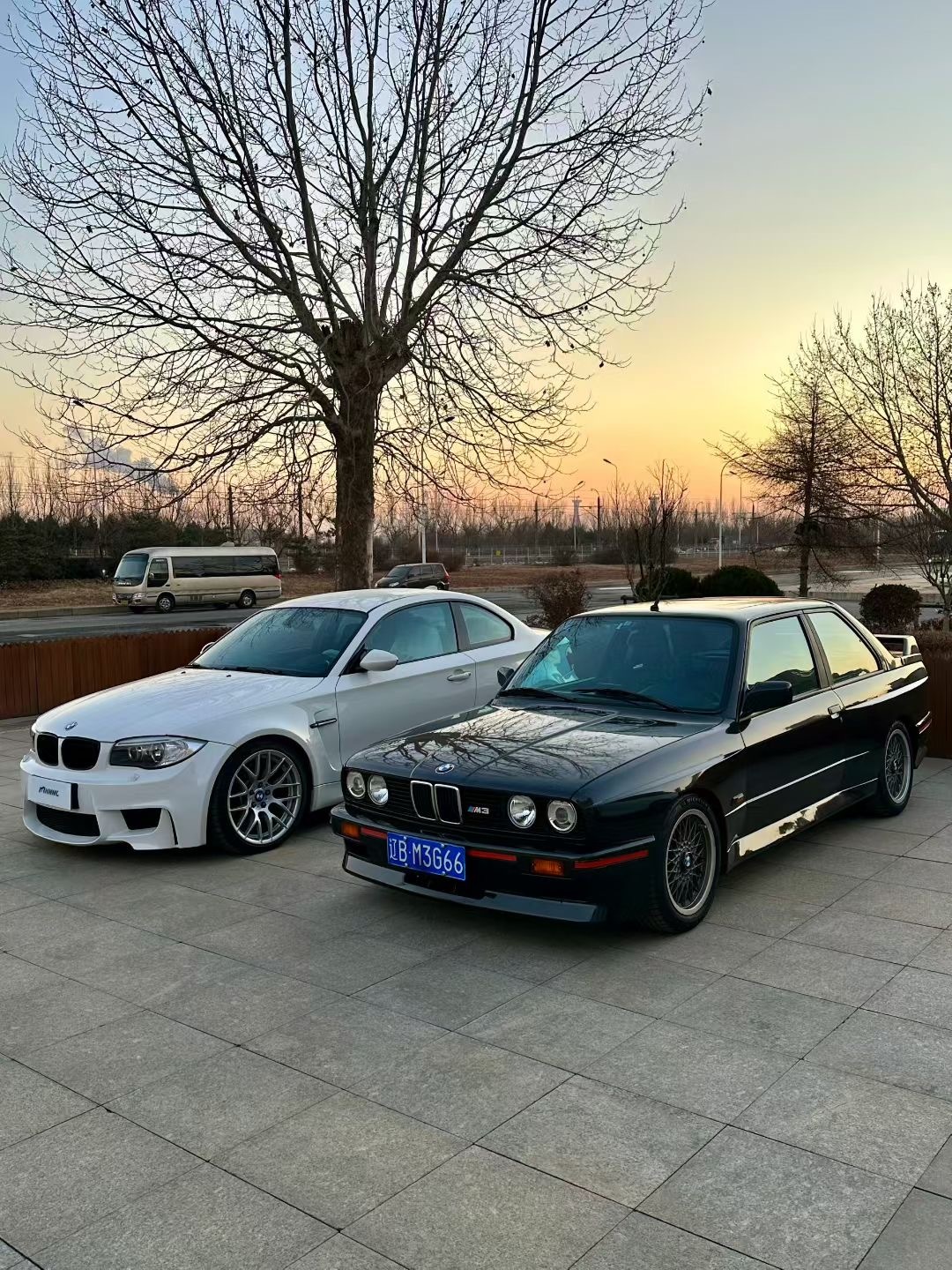 谁的老款宝马非停我1M旁边