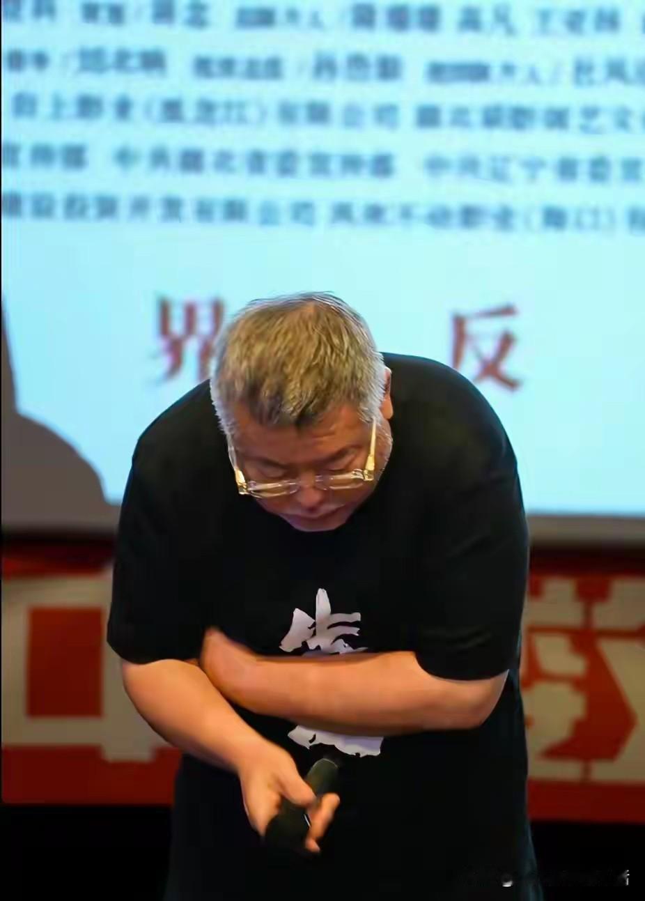 明知道拍了票房会很差还是咬着牙拍完了果不其然，排片非常少票房可想而知，肯定