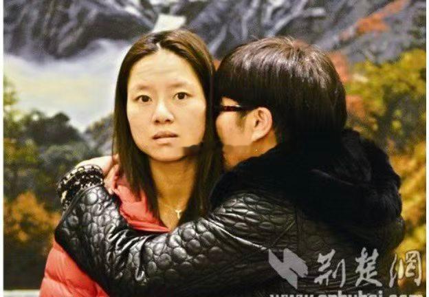 李娜在最新采访中首次明确澄清退役与怀孕的真实顺序，直接回应了外界长达12年的误解。一、时间线澄清核心