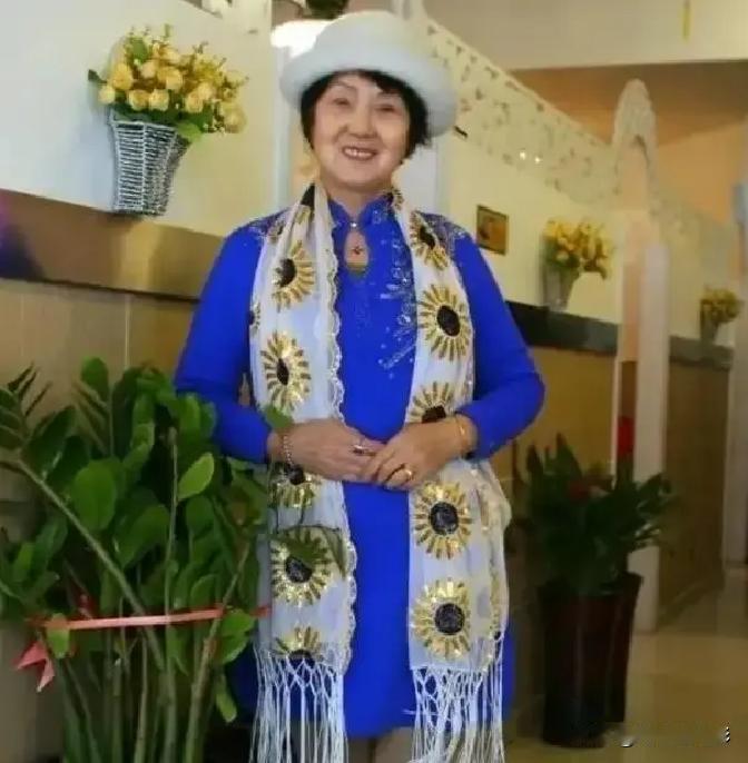 1986年，53岁的吴胜明入狱后，丈夫带着保姆和积蓄离开，唯一的女儿喝农药去世，