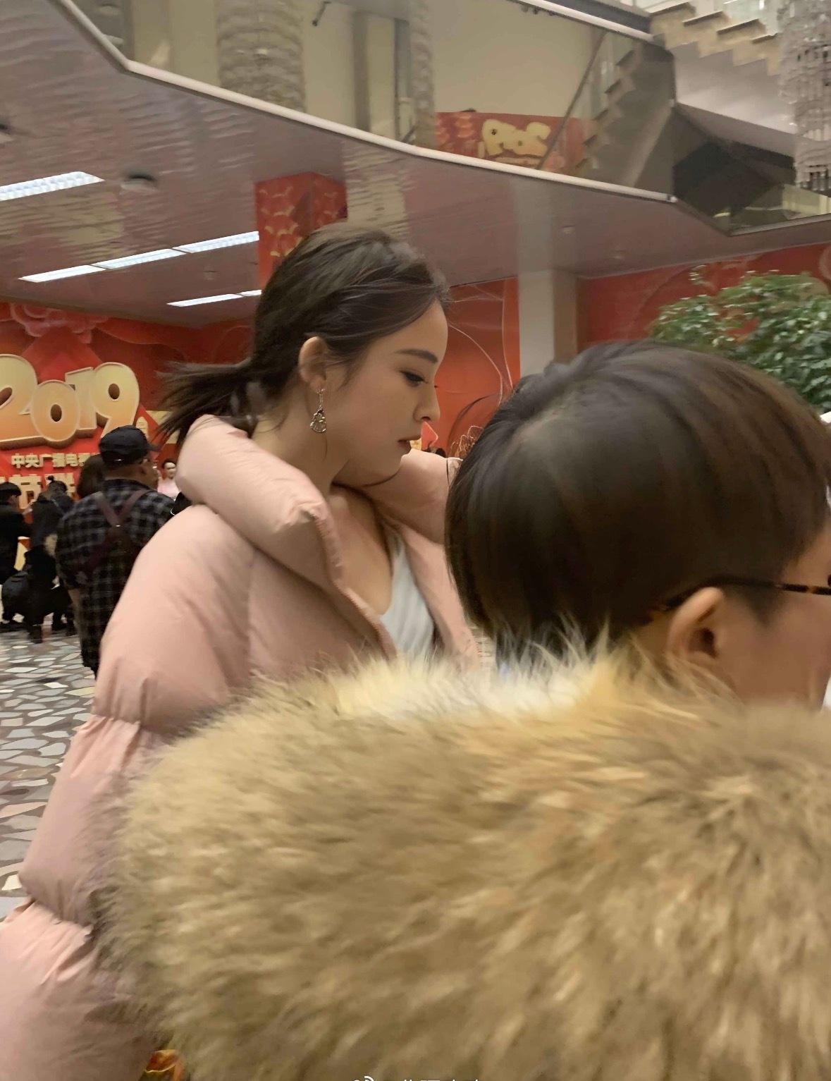 一组你没见过的娜扎线下活动生图...太顶了​​​