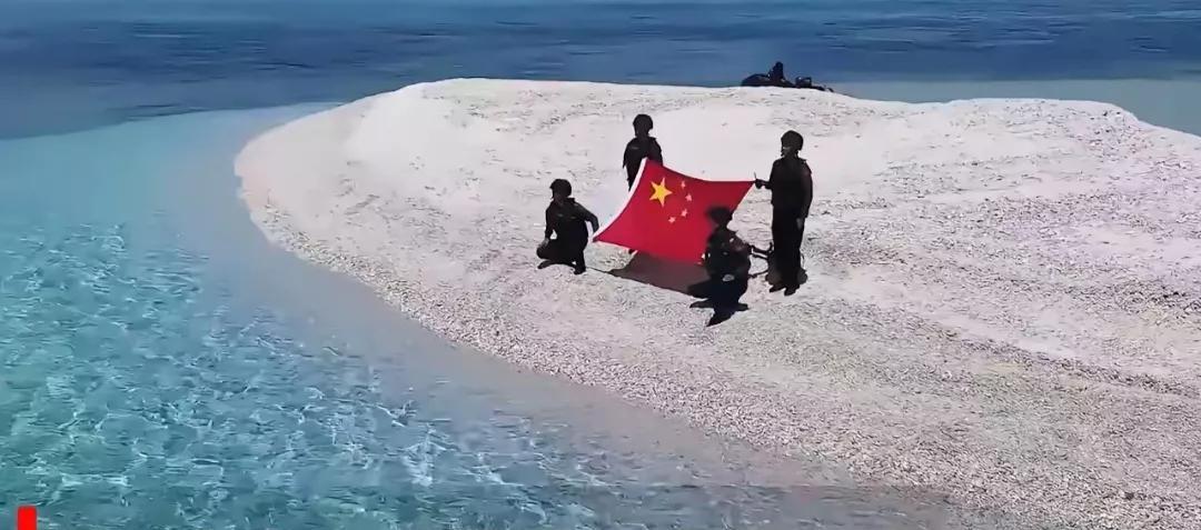 我国在南海岛礁再下一城，在菲律宾实际控制的中业岛2.5海里处有一无人岛礁叫铁线