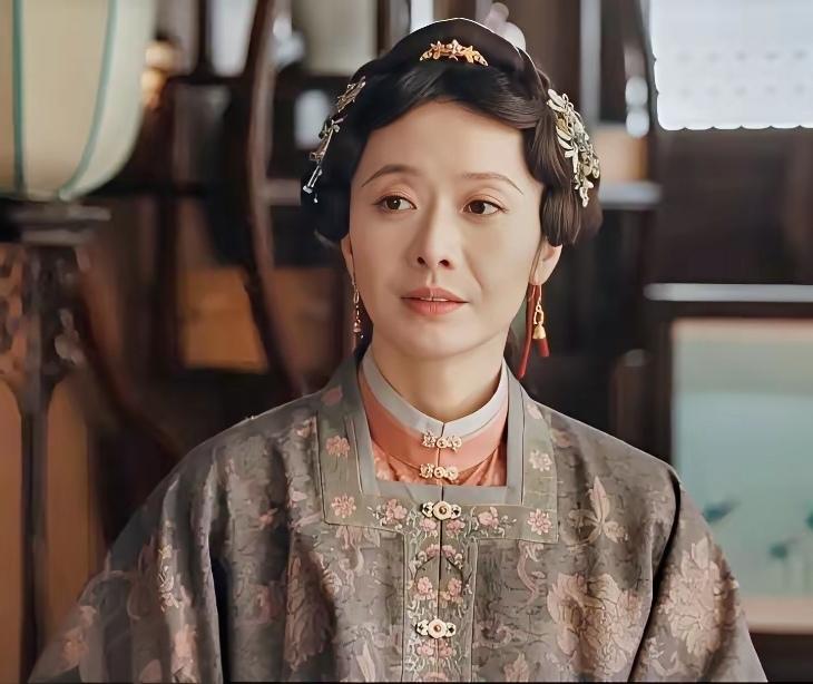 追剧《家业》田绎月这个心狠手辣的无儿无女的寡妇，她不单纯是被仇恨裹挟的偏执，