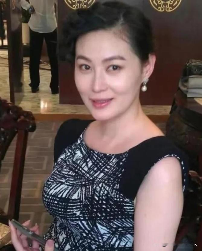 一次节目中，主持人问王思懿：“你演潘金莲的时候，你老公一点也不吃醋吗？”王思懿摇