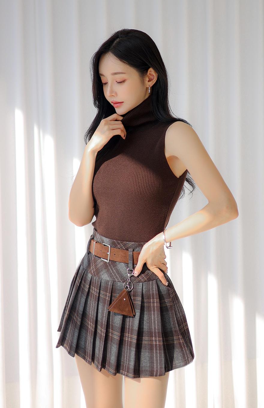优雅少女风，复古格纹裙搭配高领毛衣，简约而不失时尚！