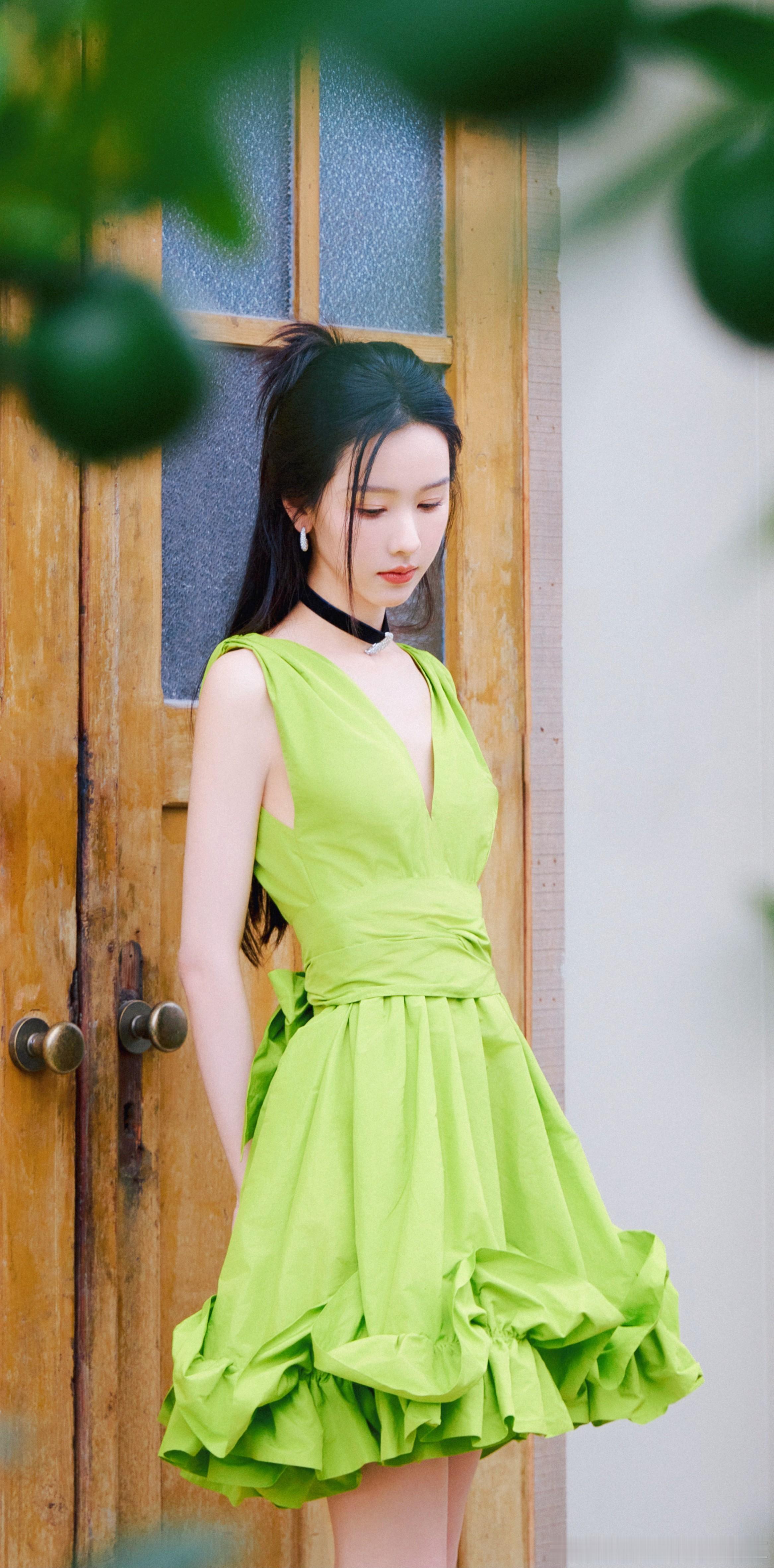 新鲜翠嫩的陈都灵💚~陈都灵