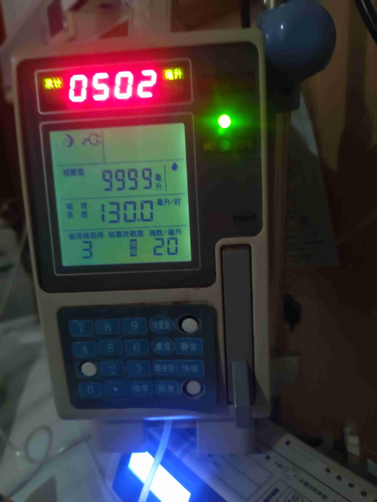 74岁，躺在病床上，脑子里那颗瘤子，医生说位置太险，动不了刀。每天就是输液，