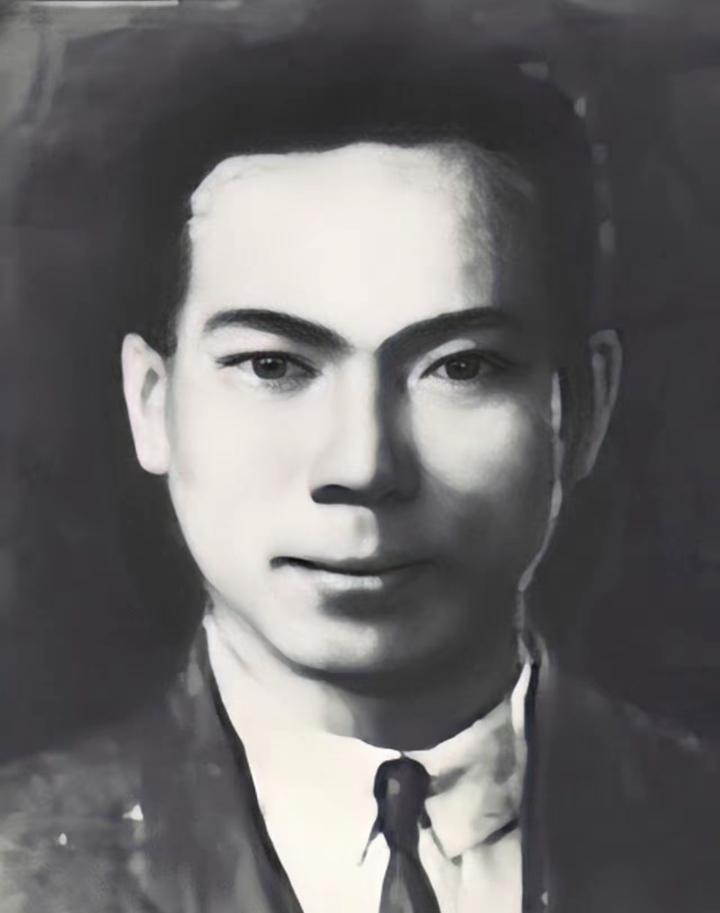 陈延年被押赴刑场，刽子手喝令他跪下，他不跪。刽子手松手挥刀时，陈延年一跃而起，刽