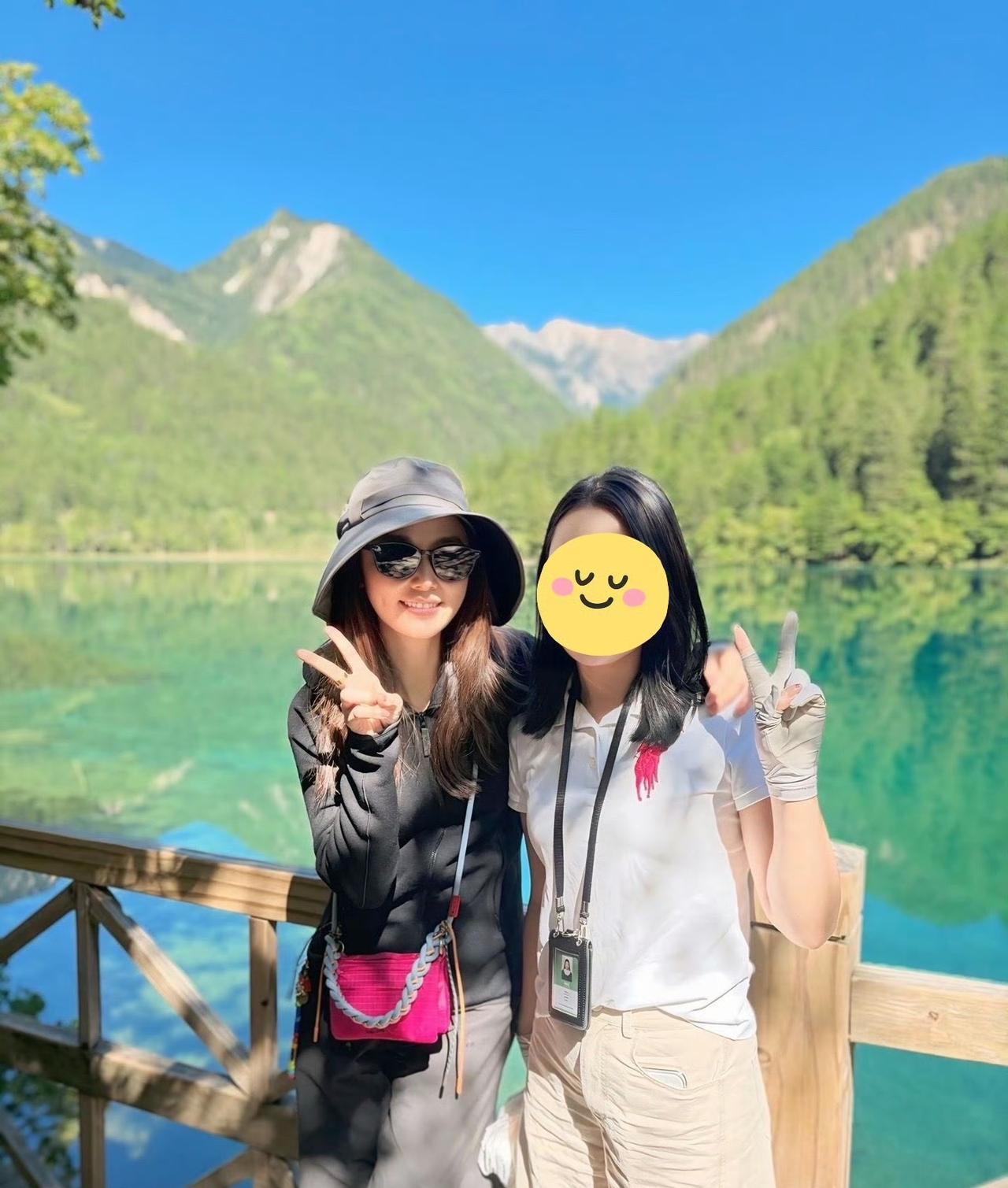 林心如才是逆生长啊9月2日，有网友去九寨沟旅游，凑巧碰到了林心如，还跟她拍