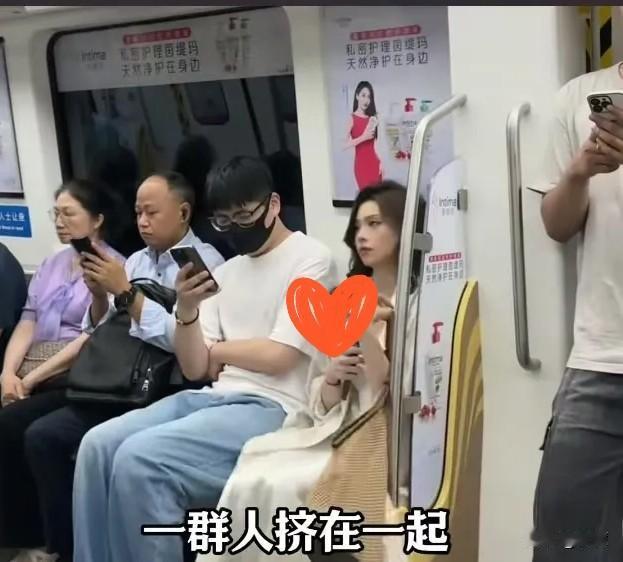 有个英国人说，他坐中国地铁时发现，好多人额头上渗着汗，身上却没什么酸臭味，反