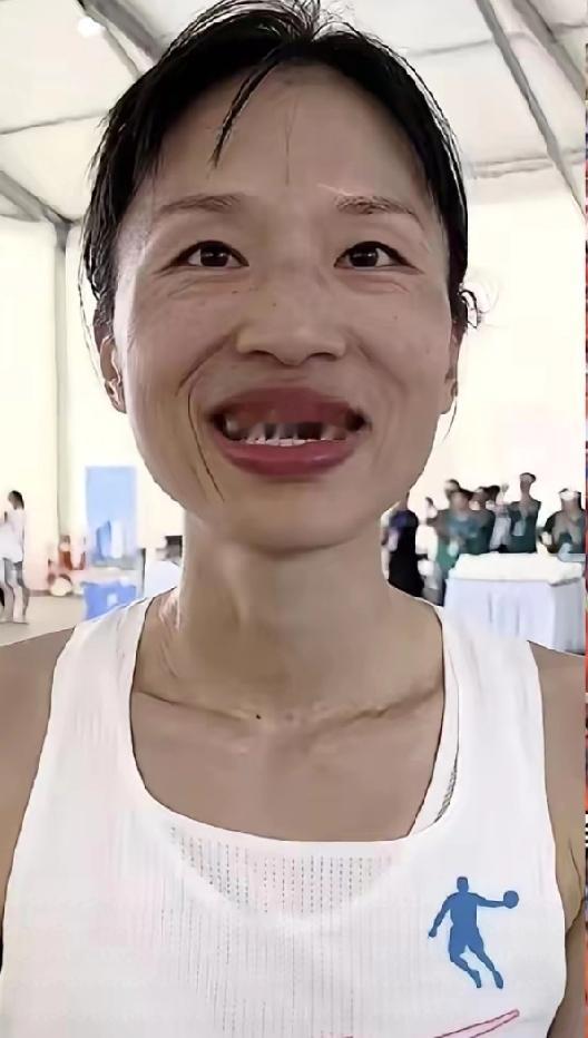 马拉松热降下来了，全国不少赛事都取消了，张水华总算能安安稳稳上班了。以前她