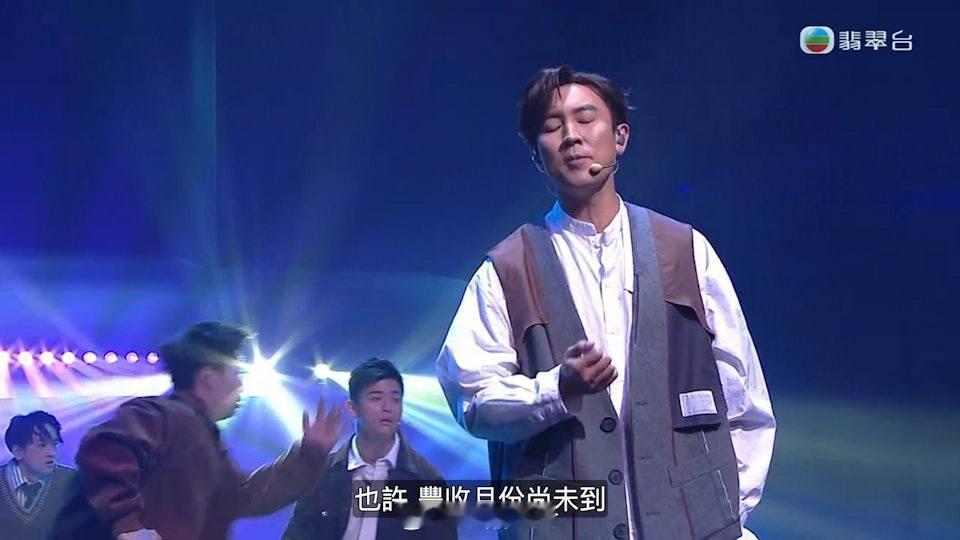 TVB台慶｜譚俊彥唱《葡萄成熟時》似朗誦　網民力撐起碼肯唱live《萬千星輝賀台