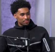 马刺球员迪伦-哈珀在一档播客节目中谈到了与后场队友的化学反应。迪伦-哈珀表示，