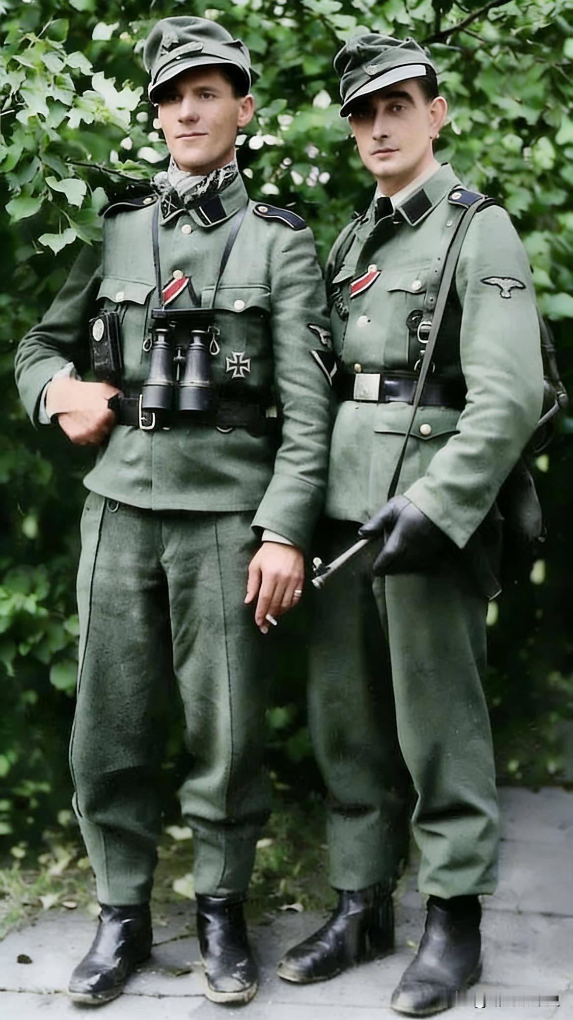 两名党卫军“迪尔旺加旅”的士兵。党卫军“迪尔旺加旅是纳粹德国最臭名昭著的部队，这