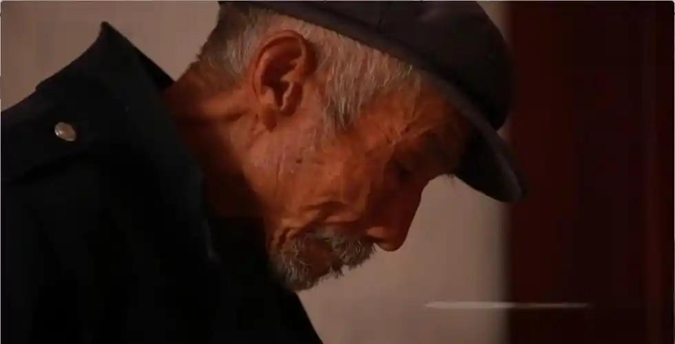 “亲情又败给了金钱！”北京，67岁大爷虽然跟儿子不合，但还是心疼，所以卖掉老宅给
