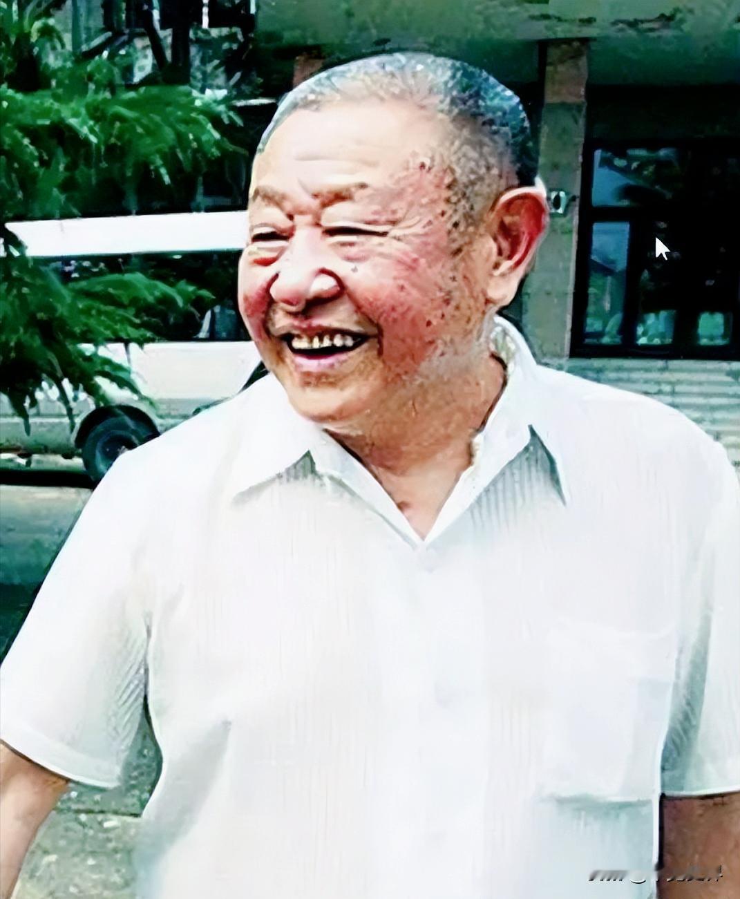 1976年，一名中年男子穿着裤衩冲进中南海大喊：“我要见毛主席！”可谁也没想到，