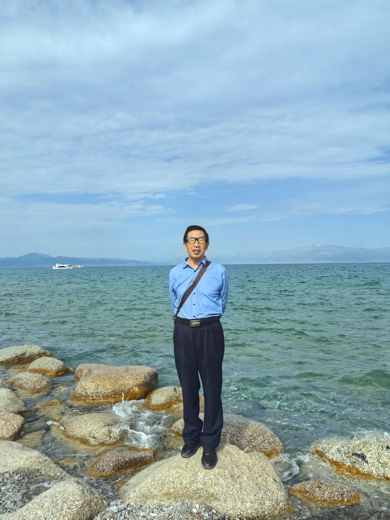 新疆旅游回放新疆旅游回放第三天赛里木湖环湖自驾游，说起赛里木湖真是太大了，这一