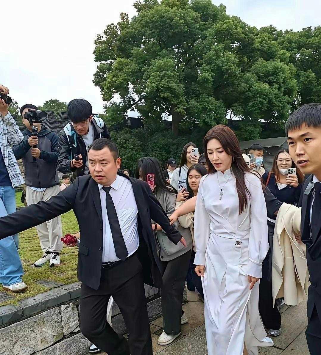 真的没想到，女神本人居然这么漂亮，难怪有这么多人喜欢她。