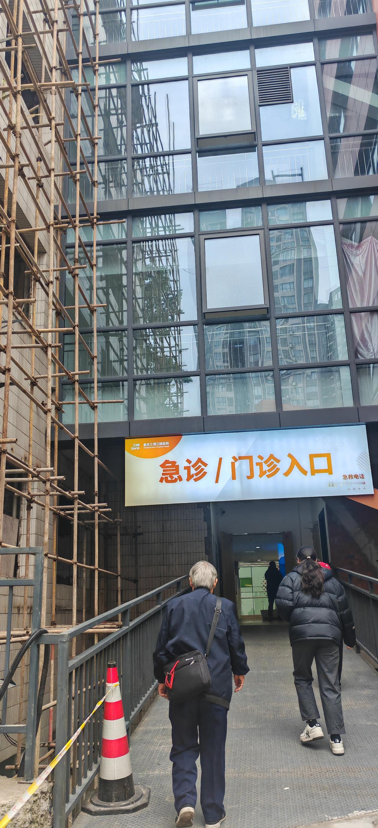 元旦假期一直在下雨，没想到今天假期结束开始上班了，天气也晴了，下午阳光很好，陪着