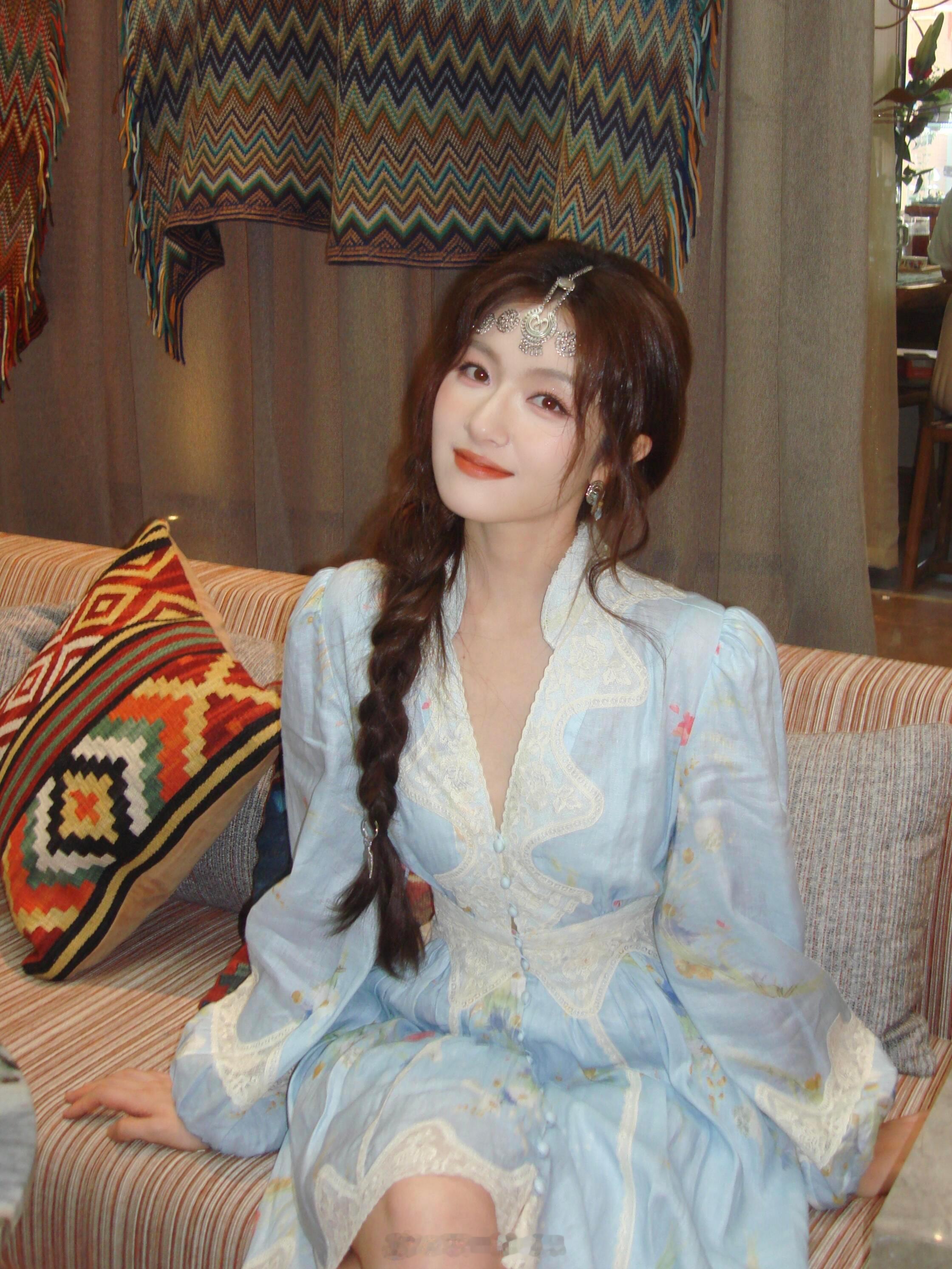 李兰迪漂亮的没招了妹妹请多尝试不同风格​​​
