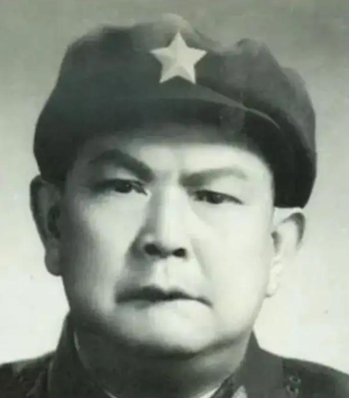 1941年，新四军参谋带着2个伤员打游击，3人总共才1条枪，谁知短短4年，这个参