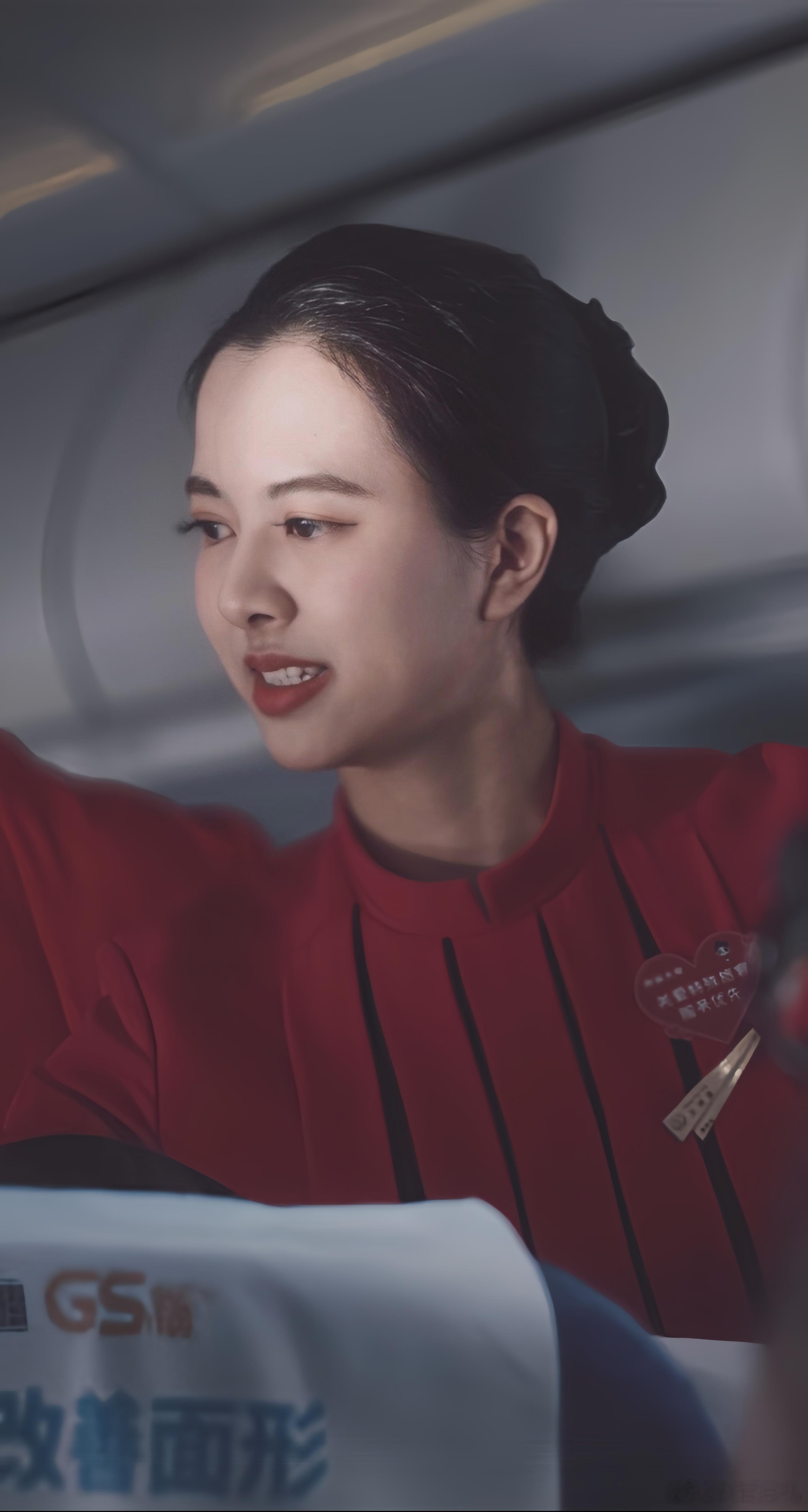 川航空姐的制服照，又美又飒。