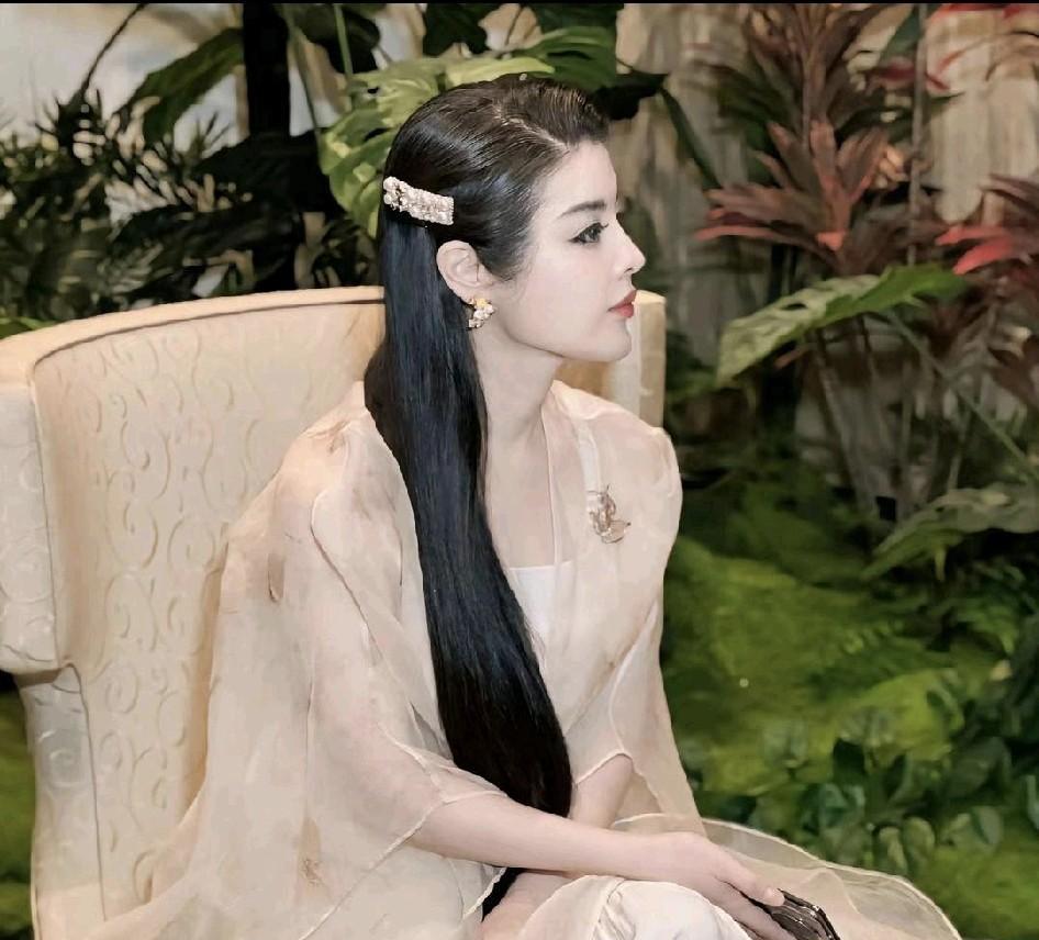 于文红说，想让一个美女快速的变老变丑，最好的办法就是让她和一个底层的男人结婚生孩