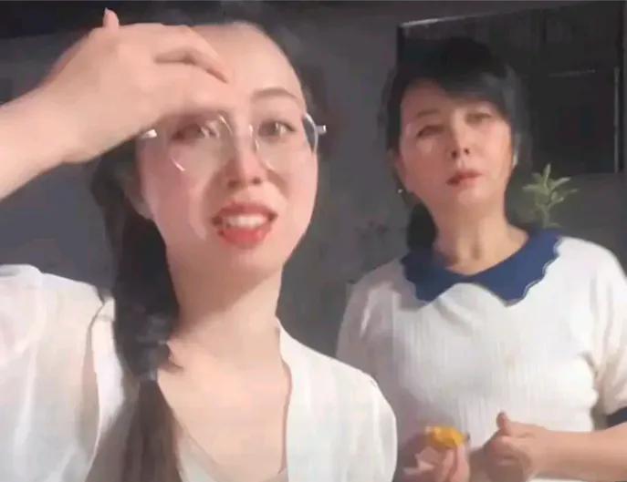 田静说，去京北的都是蹭流量的！这话说的，把所有人都说了！昨天下午，田静直播，