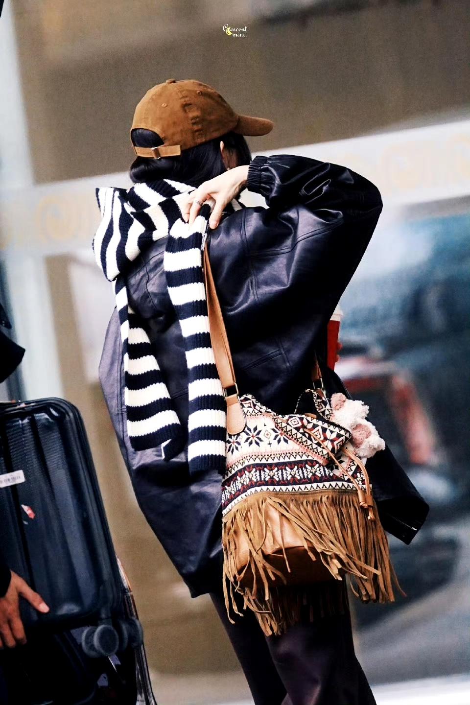 杨幂也太会穿搭了吧随便一件衣服包包搭配起来就超好看的呀杨幂穿搭造型杨幂巴