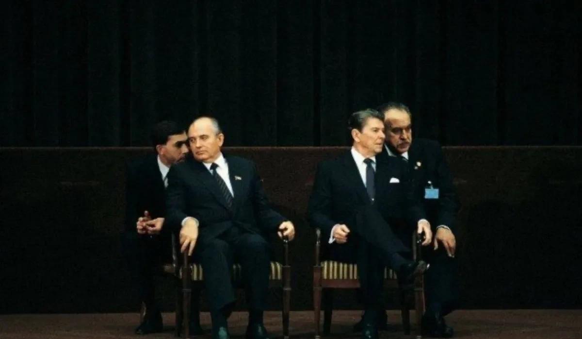 1985年戈尔巴乔夫和里根及其译！
