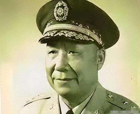 1949年5月25日深夜，青岛港码头汽笛声响彻夜空。刘安祺上船前的最后一瞥，没有