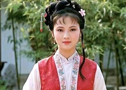 《红楼梦》我最不喜欢袭人：看似最贴心，实则最藏私心！读《红楼梦》这么多遍，