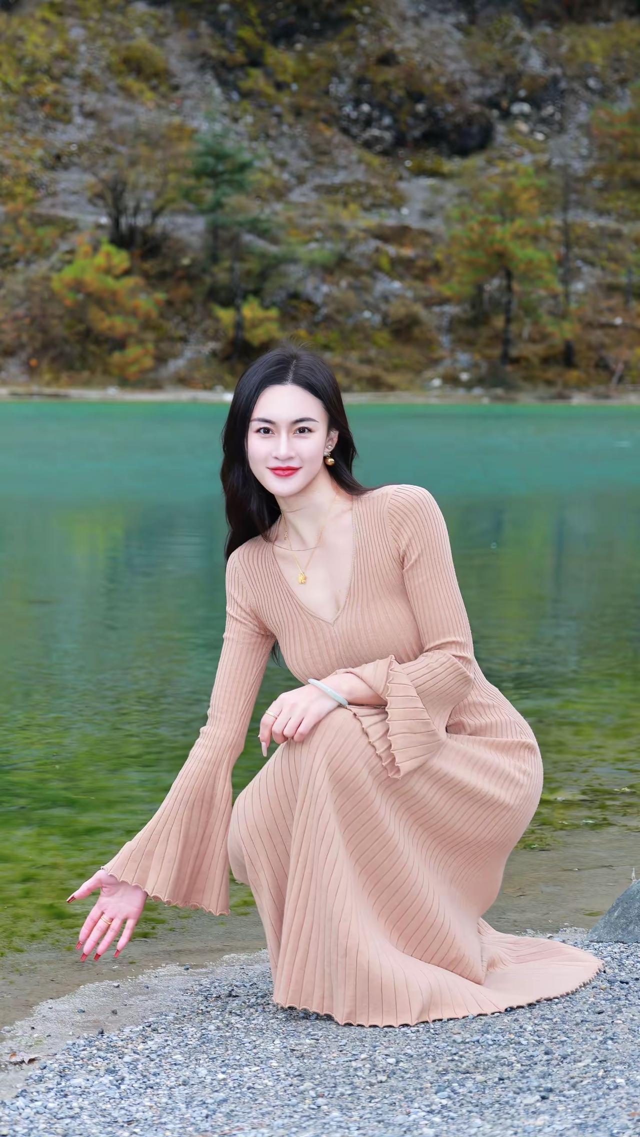 红尘相遇，期许十里湖光。