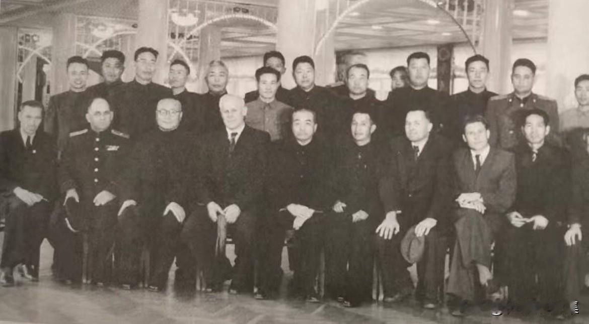 1954年9月9日，彭德怀与刘伯承率领中国军事代表团赴苏联，参观原子弹实爆条件下