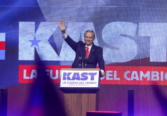 昨天智利的投票站刚清完票消息就把当地人的手机“炸”了，极右翼政党智利共和党的卡斯