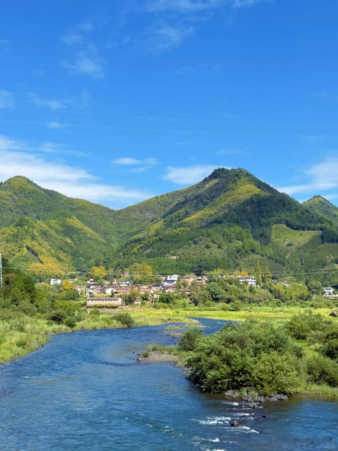 519中国旅游日微博旅行ing浙江首个且唯一的世界自然遗产江郎山，丹霞第一奇峰三