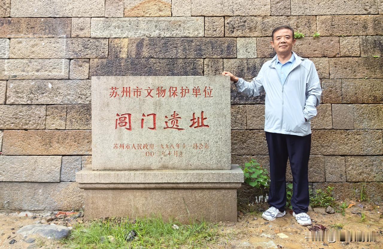 阊门（Chāngmén），位于中国江苏省苏州市姑苏区西中市路，是苏州古城现存重要