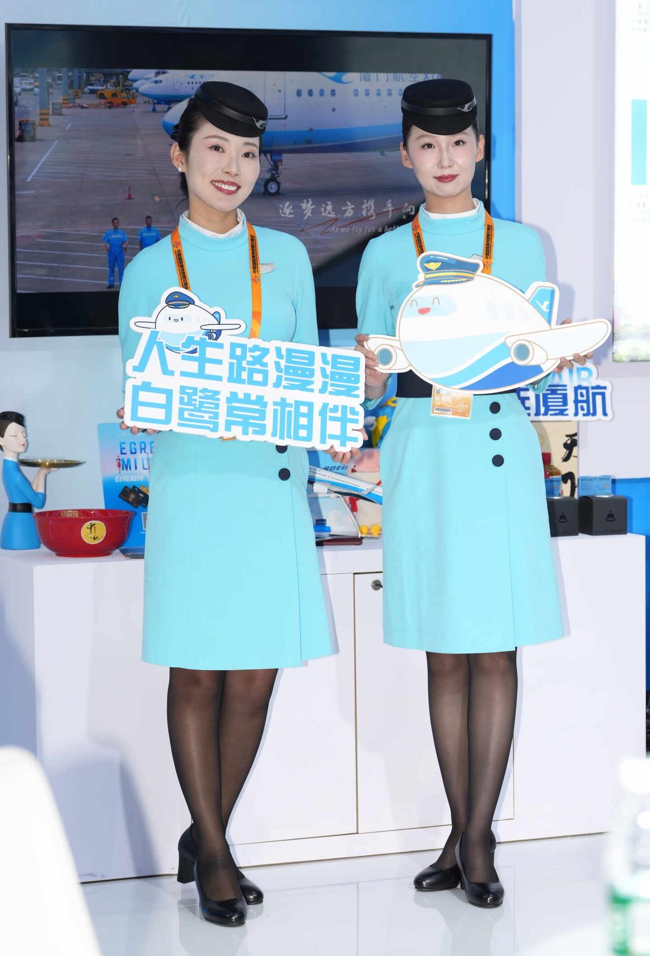 厦航空姐，优雅美丽继续发存图，厦航的颜值和服饰搭配太好看了空姐空乘空乘专